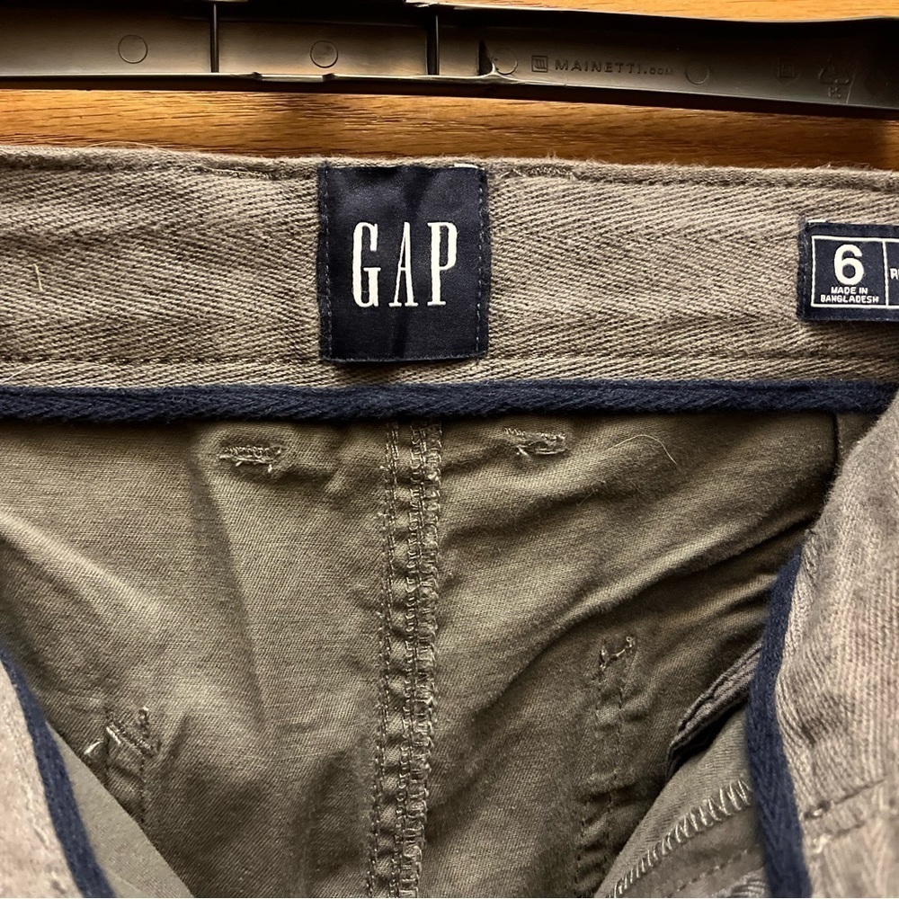 Gap Women's Relaxed Girlfriend Cuffed Twill Pant - Picture 3 of 5